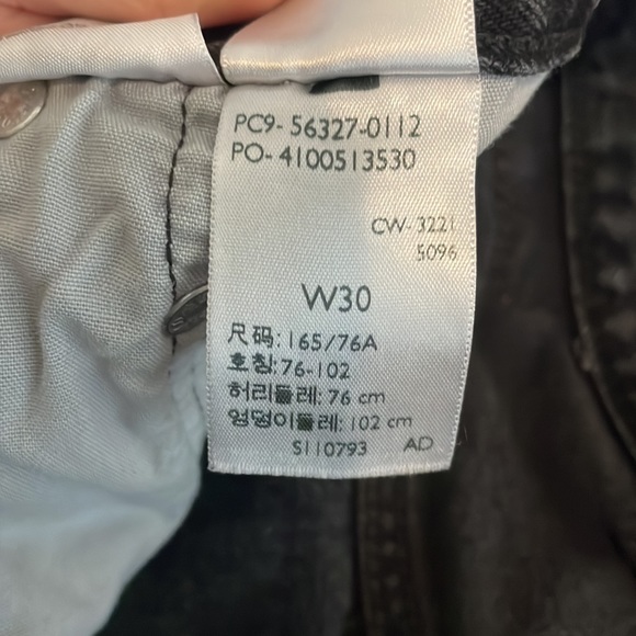 Levi’s 501 Black High Waisted Women’s Denim Shorts - Picture 4 of 4